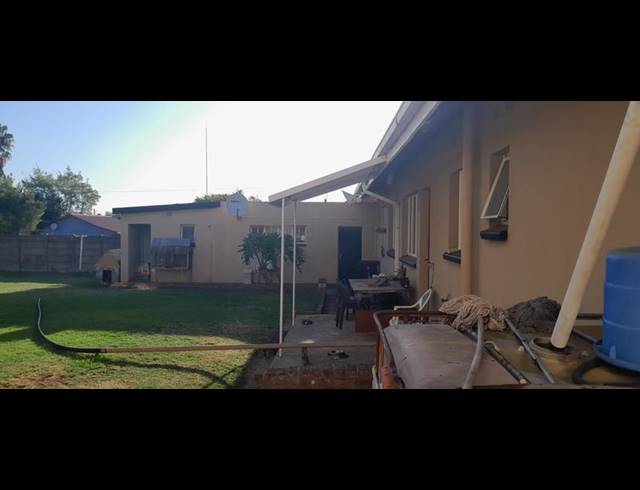 3 BEDROOM HOUSE FOR SALE IN KEMPTON PARK EXT 02